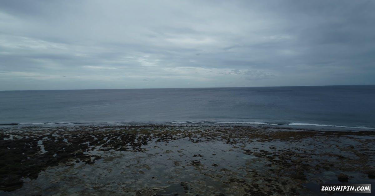 3514273|乌黑海水航拍天际线4K视频素材插图