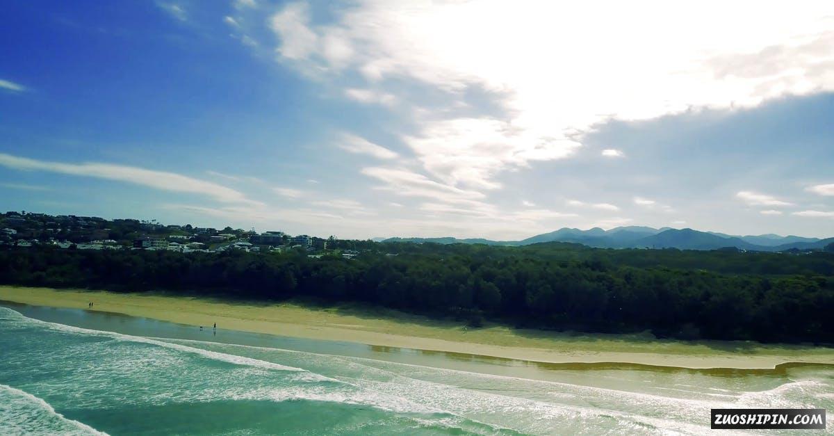 2851009|航拍海岸边的森林4K视频素材插图