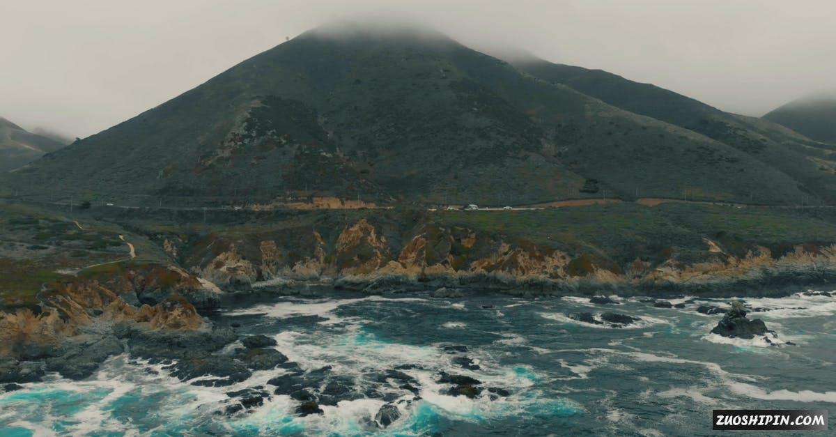 3578887|海滨有雾气的山顶4K视频资料插图