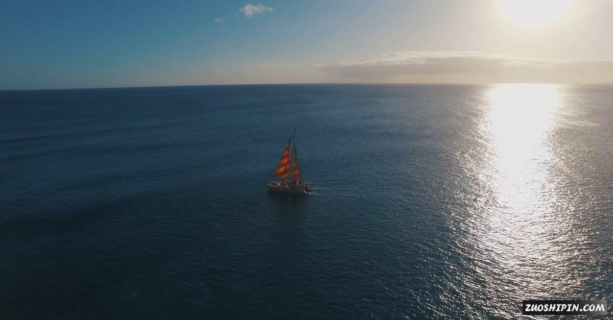 3147938|太阳海面反射阳光帆船4K航拍视频素材插图