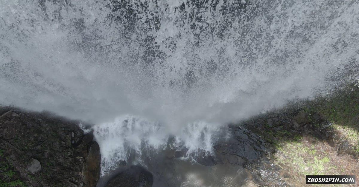 2253586|森林的瀑布俯拍水流4K视频素材插图