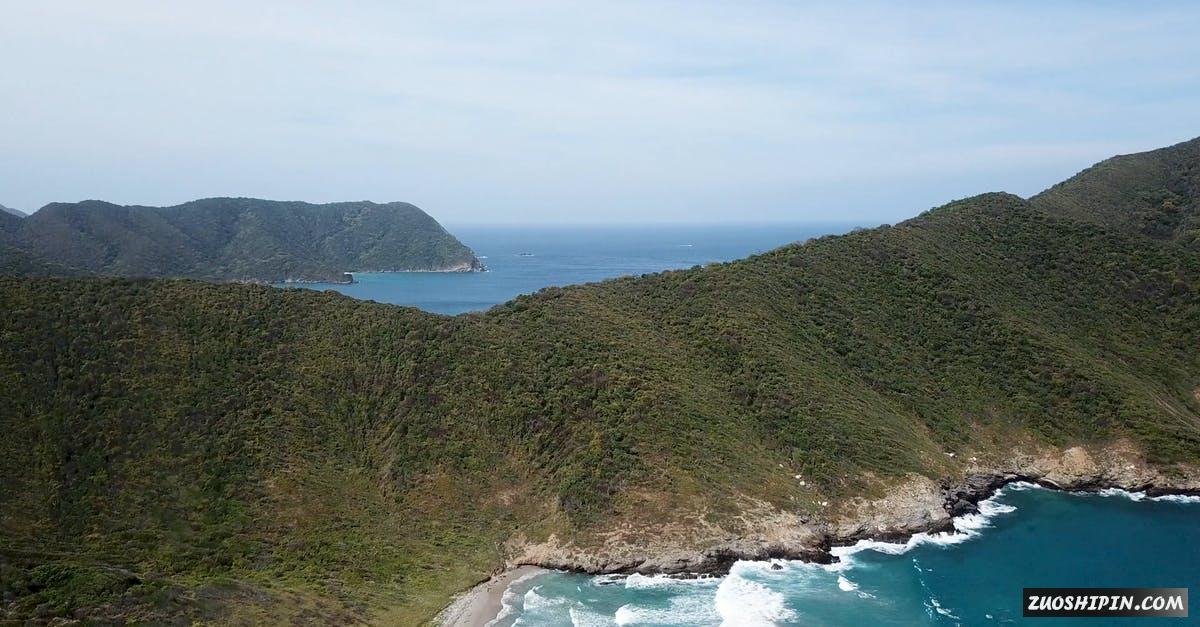 3573380航拍山沟天际线海岸线4K视频资料插图