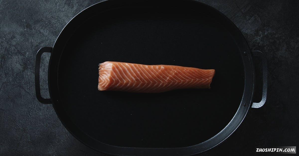 3296403|铁锅上制造三文鱼照料4K视频素材插图