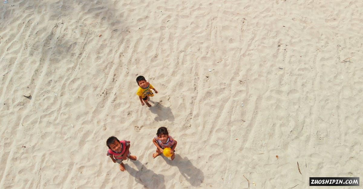 3333113|儿童, 印尼, 印度尼西亚沙滩孩子仰头4K视频素材插图