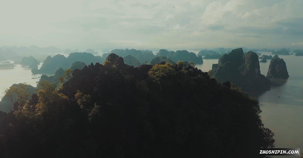 3120431|湖中的山丘丘陵航拍山顶4K视频资料插图