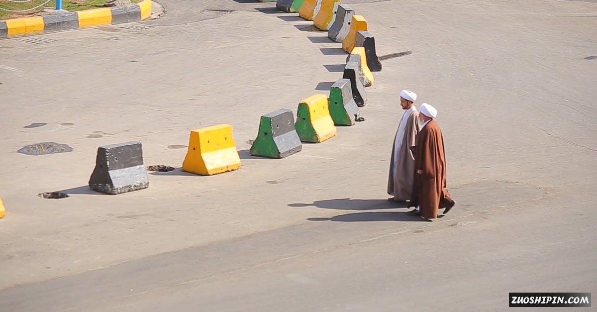 3078518|有关伊朗, 传统宗教长袍男人视频素材插图