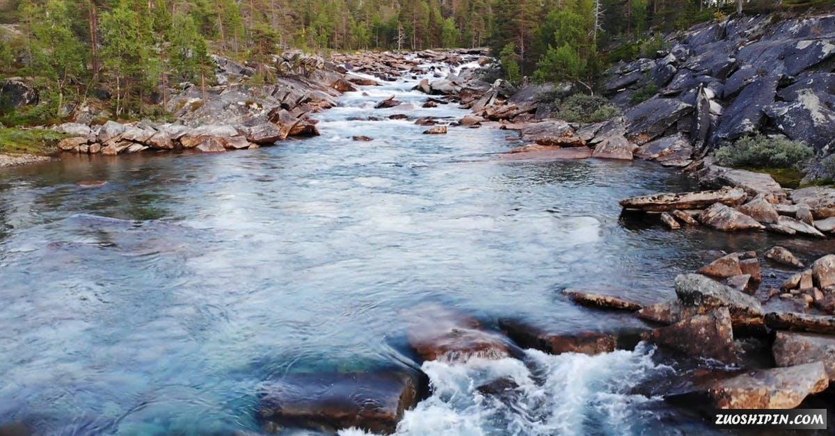 3333300|森林的小河流岩层2K实拍视频素材插图