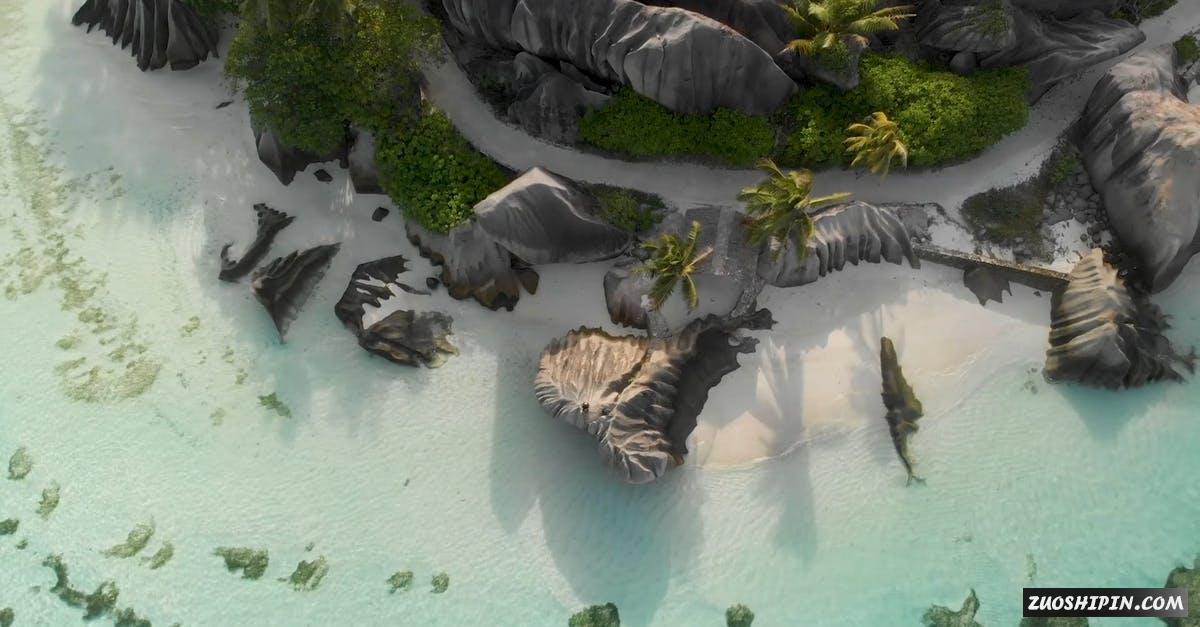 3333213|俯拍海岛上的岩石和树木资料视频下载插图