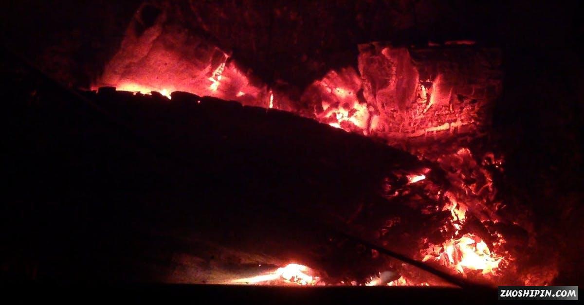 1444721|温暖的火炉木炭焚烧特写视频素材插图