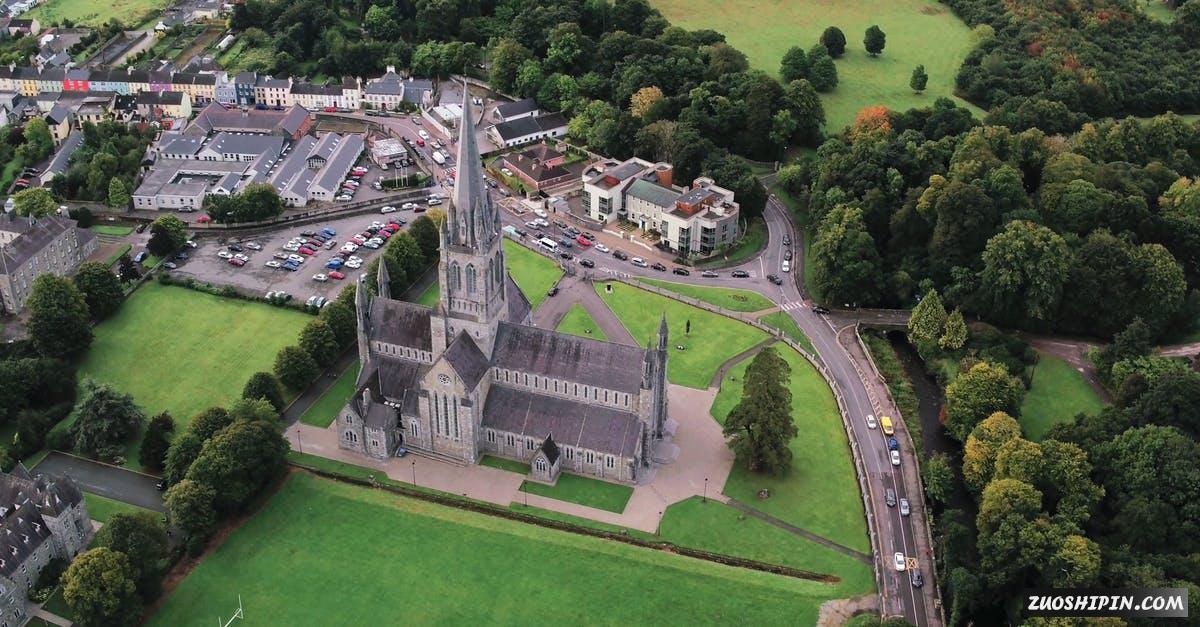 2386451|航拍教堂尖顶修建4K视频素材插图